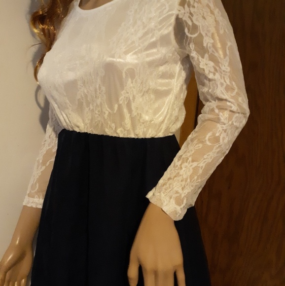 NWOT!! White Lace & Navy Blue Mini Dress Sz Small - Picture 5 of 7